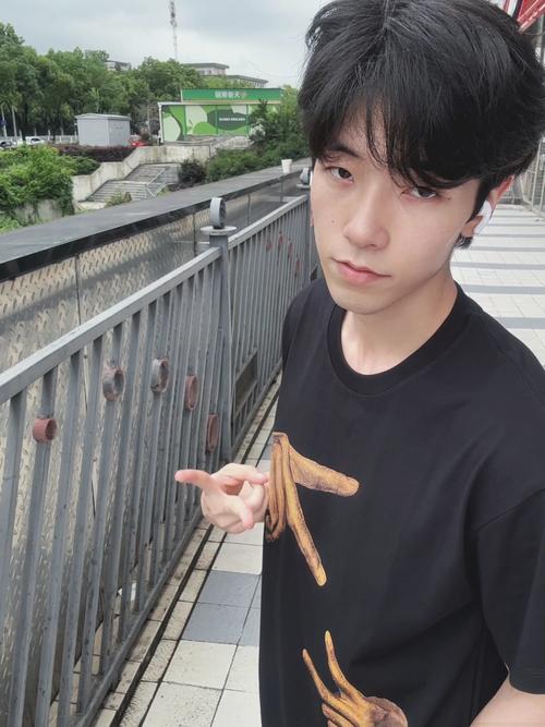 00帅气男生照片_00后帅哥引领潮流,帅气照片成文化载体 00帅气男生照片_00后帅哥引领潮流,帅气照片成文化载体