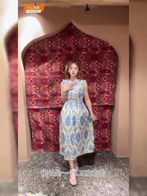 美图秀秀让我穿上艾德莱斯_美图秀秀AI换装，免费体验新疆艾德莱斯时尚！