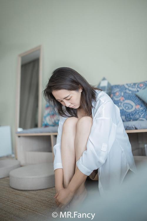 妻子拍写真被摄影师要微信_警拘造谣者，网络不是法外地