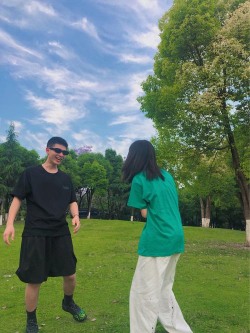 两个人不在同一个地方如何拍照_异地也能拍出真实合照