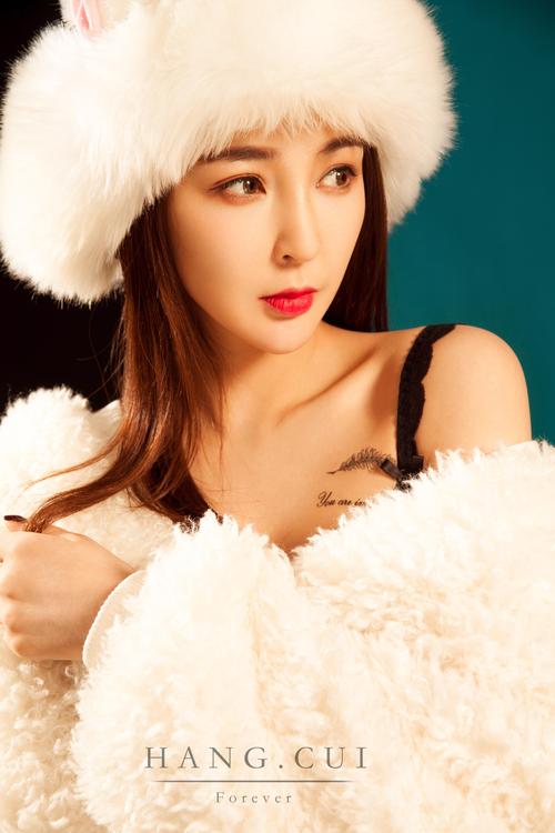 怪诞摄影师笔趣阁_阴天摄影师遇神秘少女，特殊相机拍摄诡异照片