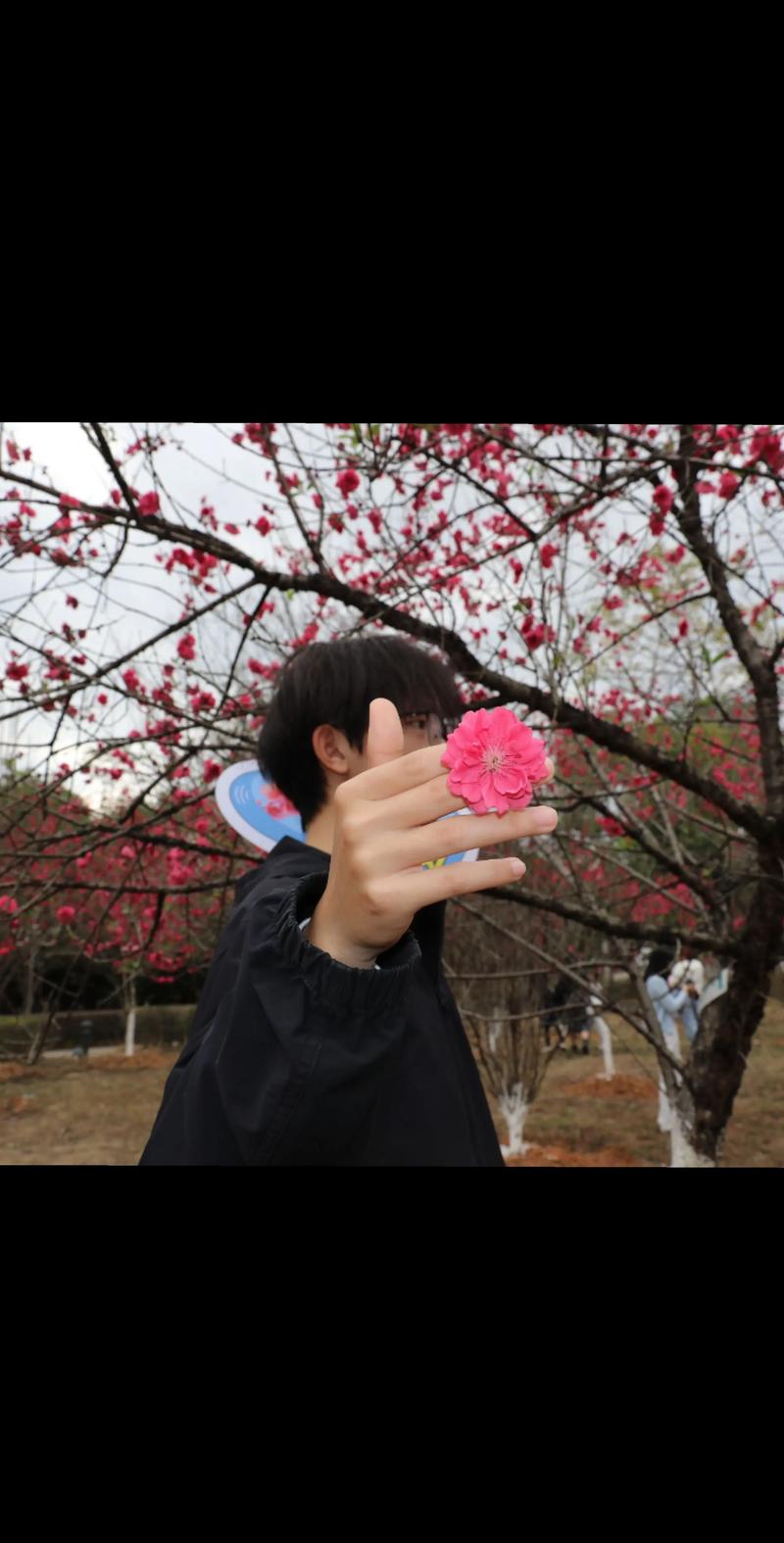 和花一起的拍照姿势_优雅自然又出片