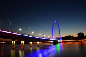 尼康拍夜景的参数是多少_尼康夜景手动设置，低ISO控噪，F8-F16景深，慢门车轨