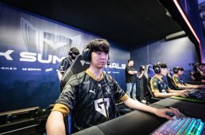 chovy拍照姿势照片_健身变帅，自信展现