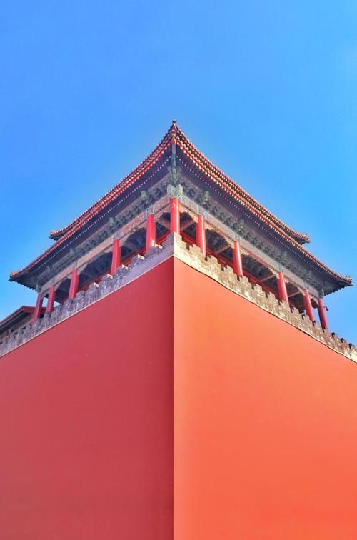 对称式构图摄影图片_平衡之美，宁静瞬间