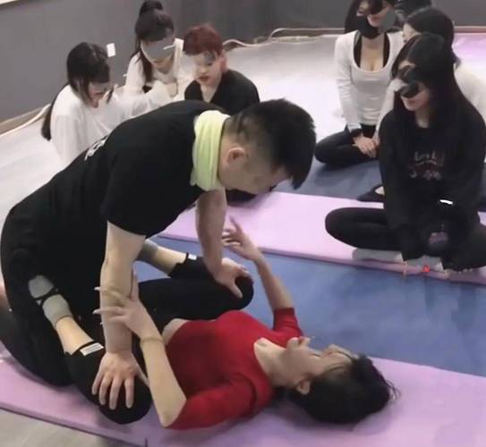 姿势性运动照片_探索体式平衡，拍出完美瑜伽照
